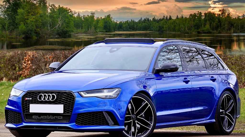 Audi key replacement Nottingham: mobile locksmith cutting and programming an Audi car key